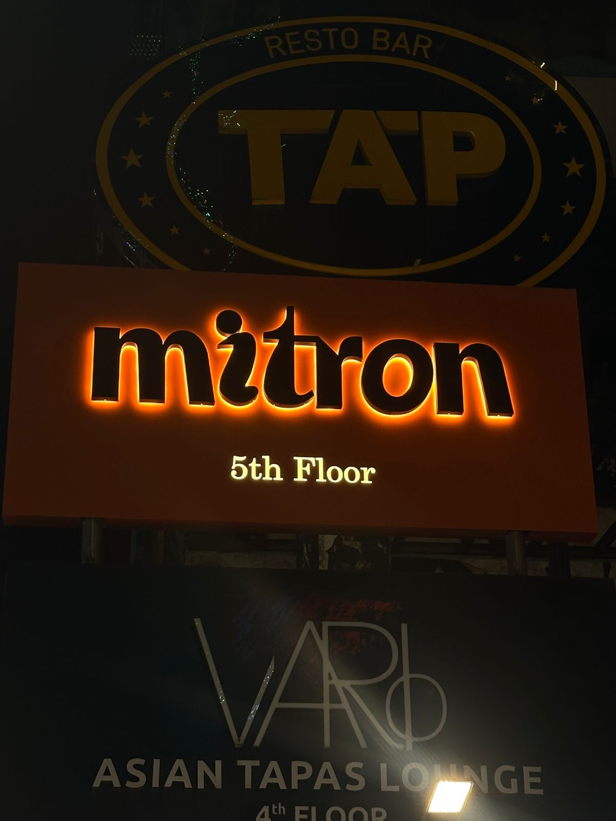 Commercial Storefront V2